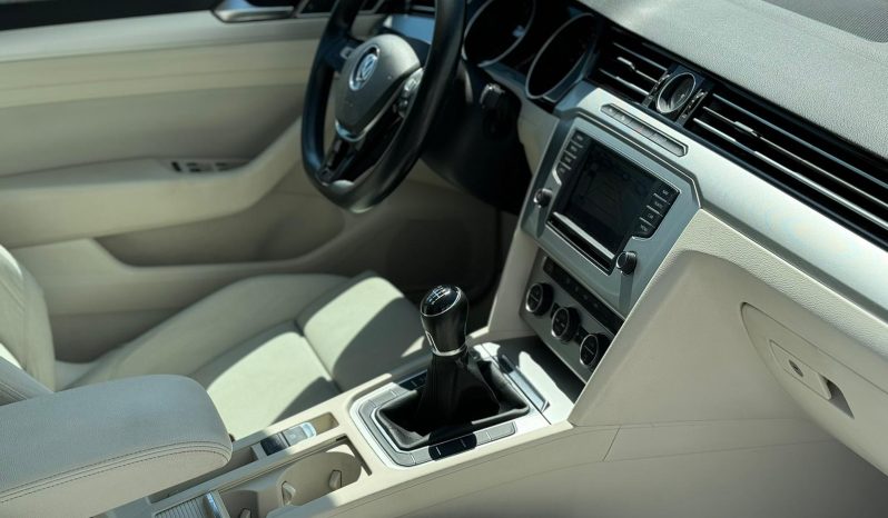 Volkswagen Passat Variant 2015 1.6 TDI Comfortline completă
