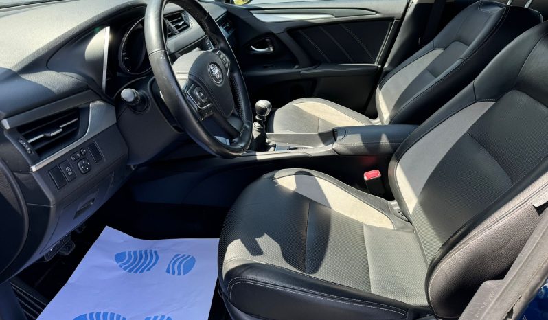Toyota Avensis D-4D 10/2015 completă