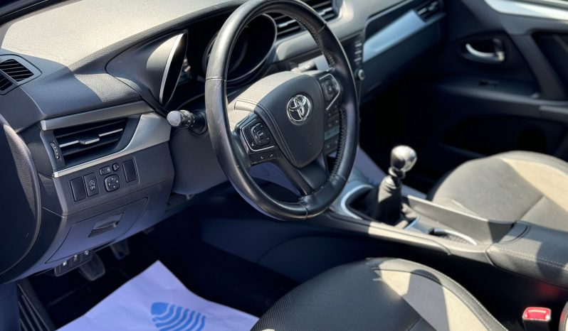 Toyota Avensis D-4D 10/2015 completă