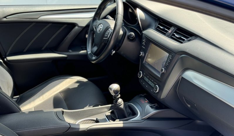Toyota Avensis D-4D 10/2015 completă