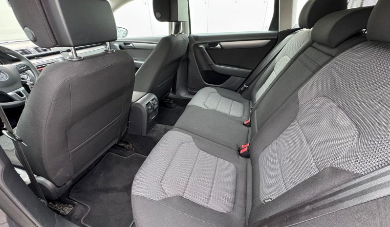 Volkswagen Passat 2.0 tdi 143 cp an 2011 completă