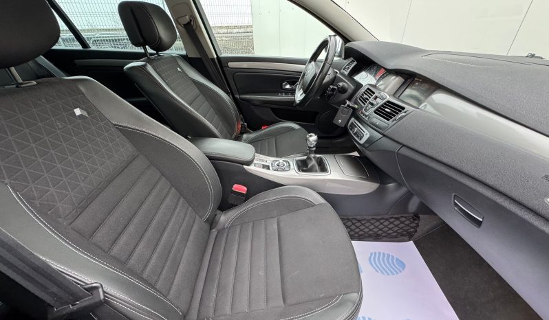 Renault Laguna completă