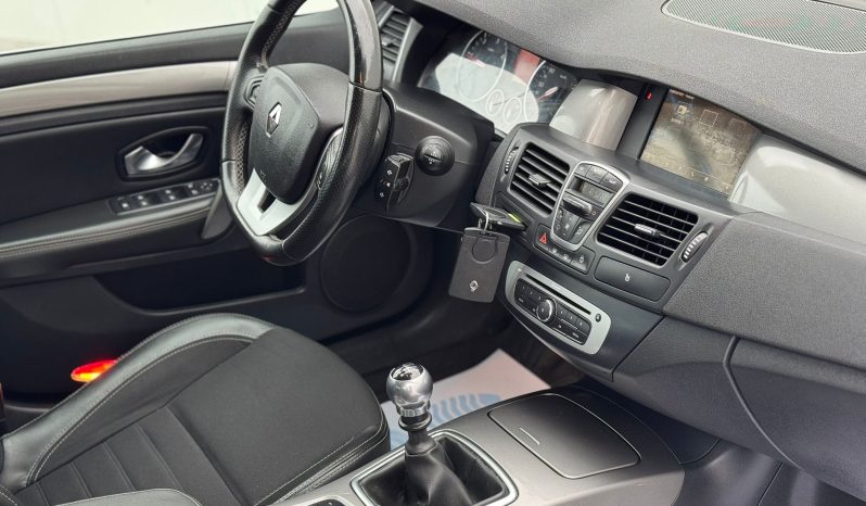 Renault Laguna completă