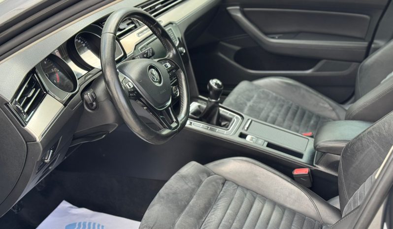Volkswagen Passat 2.0 tdi 150 cp an 2017 completă