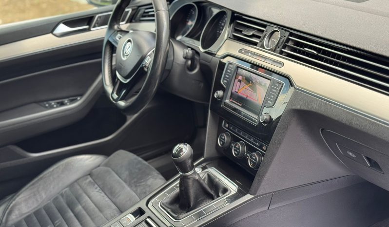 Volkswagen Passat 2.0 tdi 150 cp an 2017 completă
