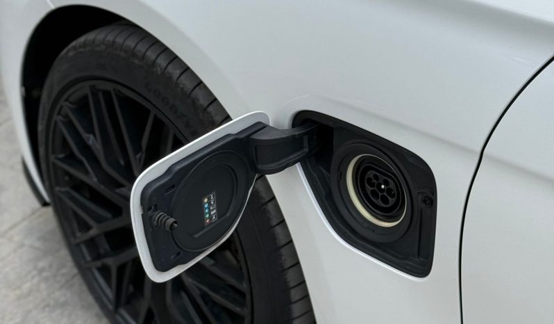 Bmw 330e plug-in Hybrid completă
