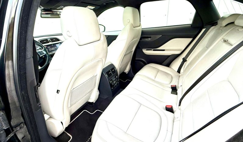 Jaguar F-Pace model S, 3.0 diesel, 300 cp, automat, an 2017 completă