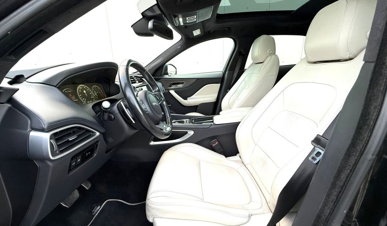 Jaguar F-Pace model S, 3.0 diesel, 300 cp, automat, an 2017 completă