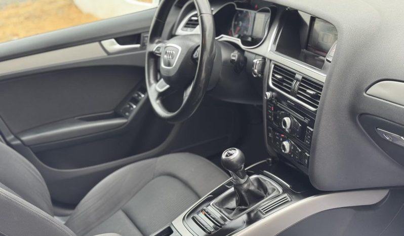 2012 Audi A4 Facelift 2.0 tdi 143cp S-line exterior completă