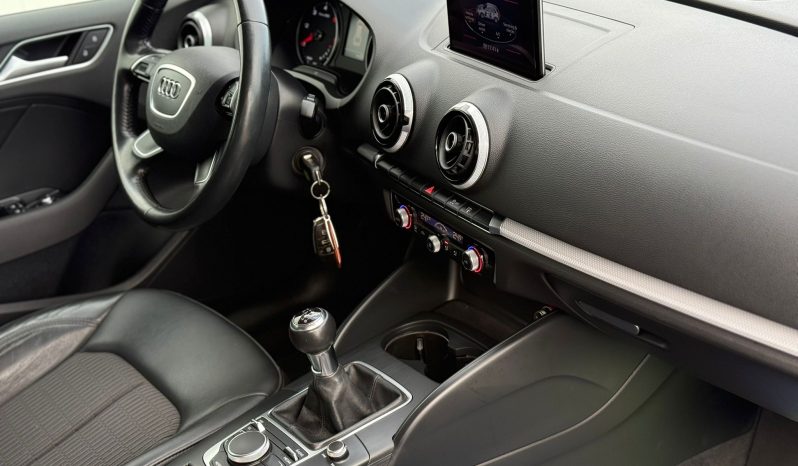 Audi A3 S-Line 1.6 tdi Ambiente completă