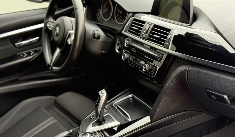 Bmw seria 3 , 2.0d , 150 CP, model Sport line, an 2016 completă